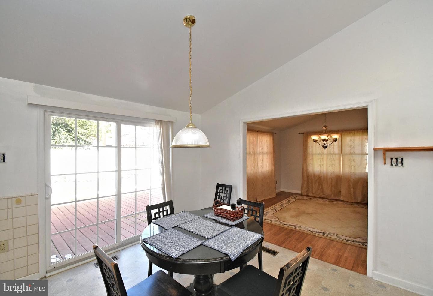 330 Crossfield Road photo 10