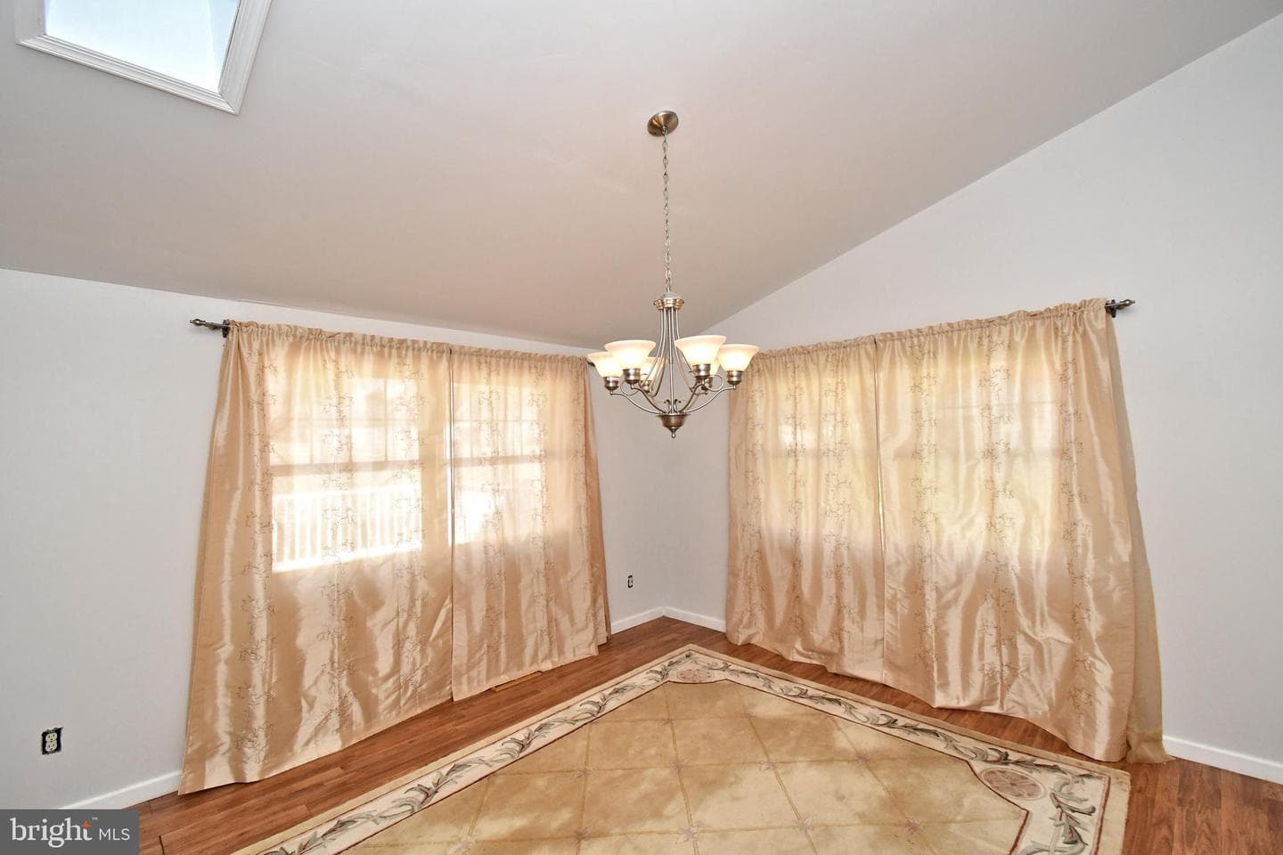 330 Crossfield Road photo 12