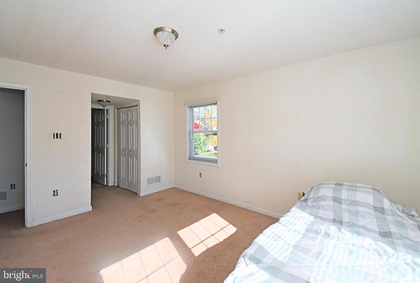330 Crossfield Road photo 16