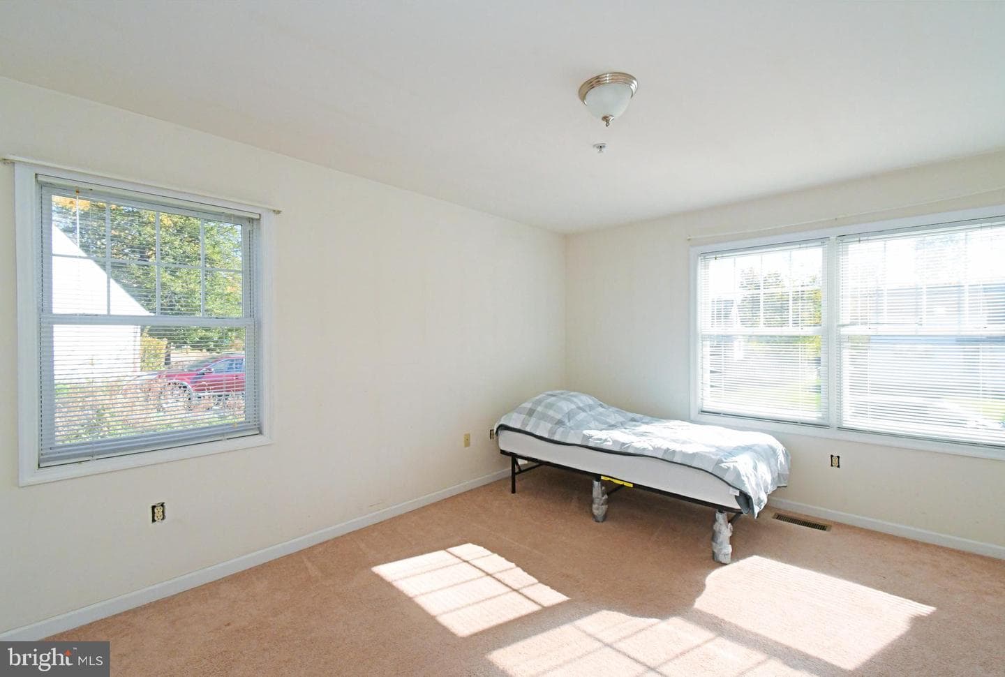 330 Crossfield Road photo 17