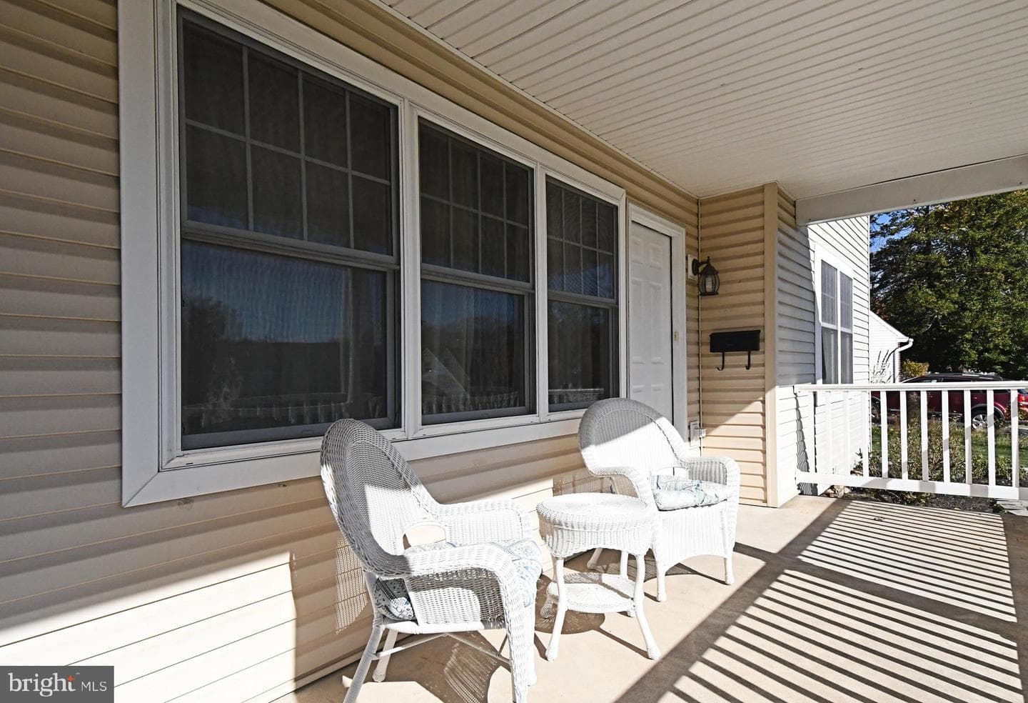 330 Crossfield Road photo 2