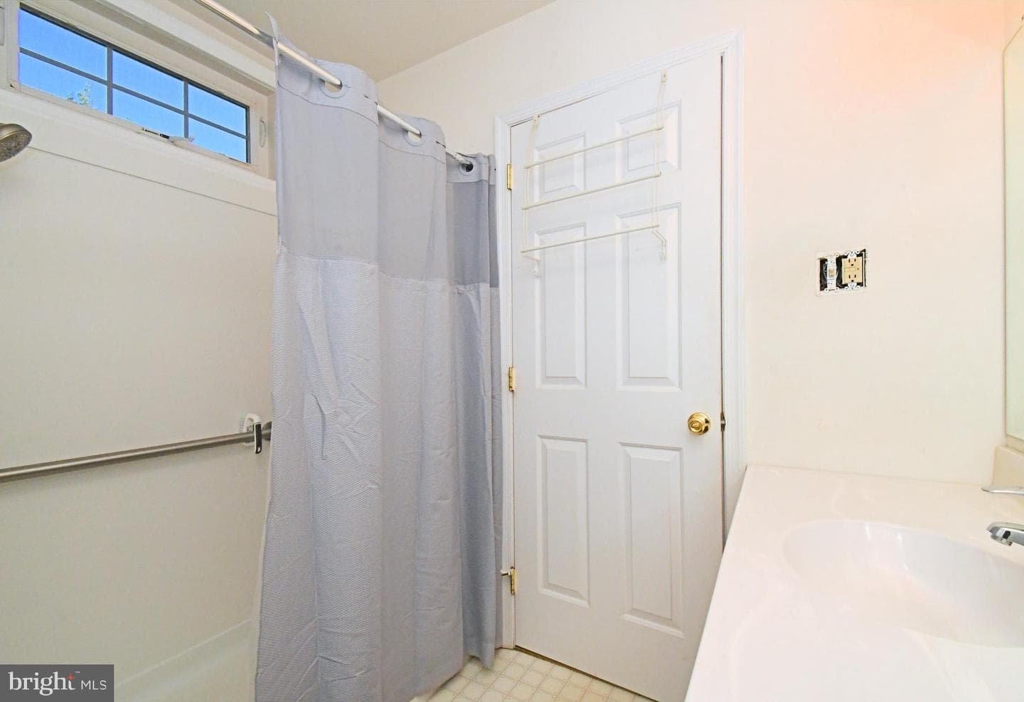 330 Crossfield Road photo 20