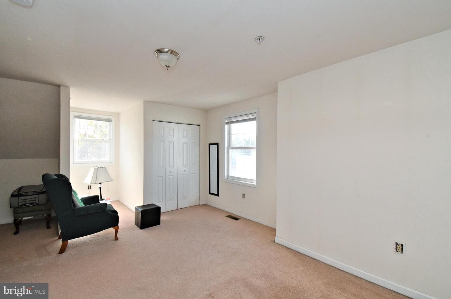 330 Crossfield Road photo 22