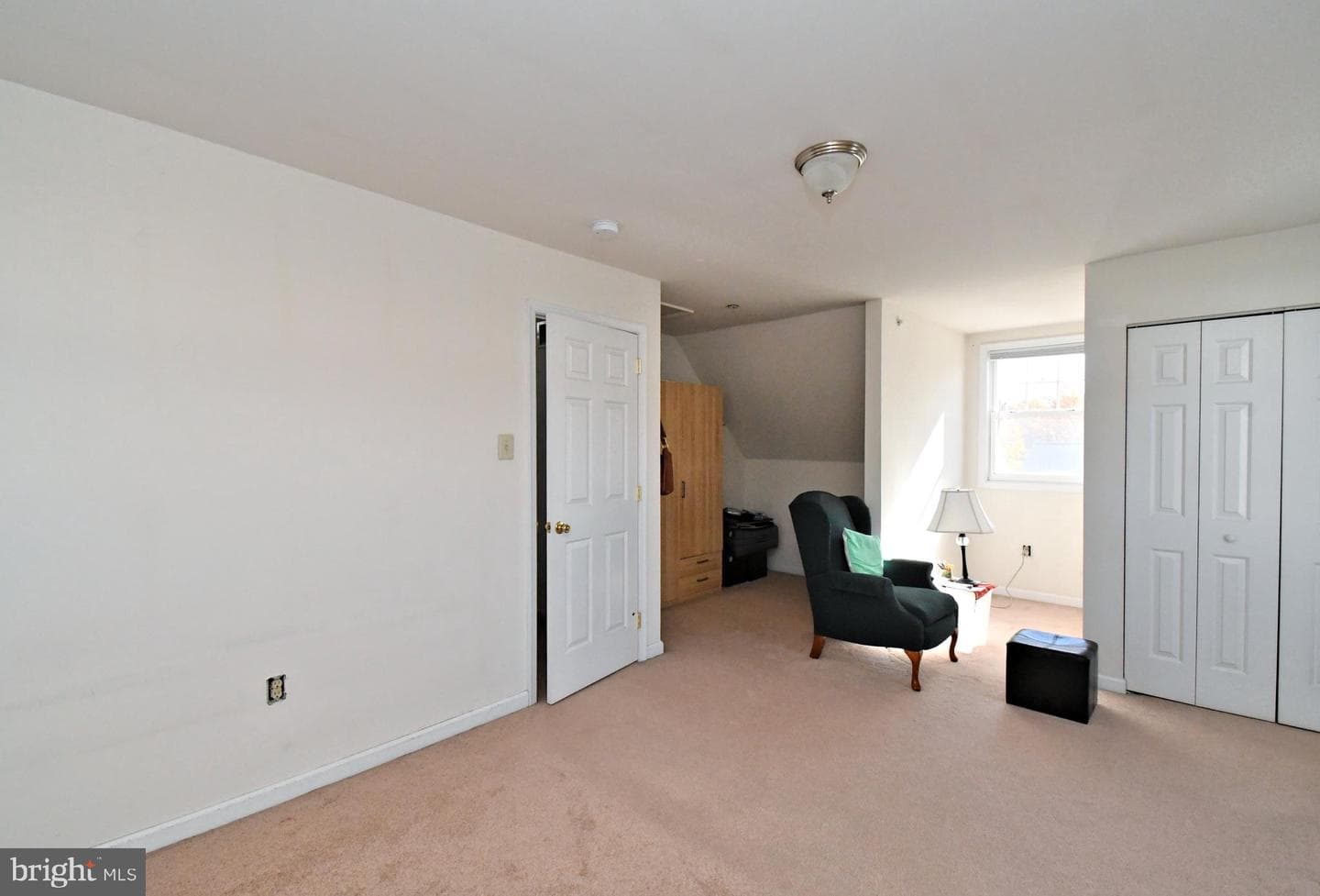 330 Crossfield Road photo 23