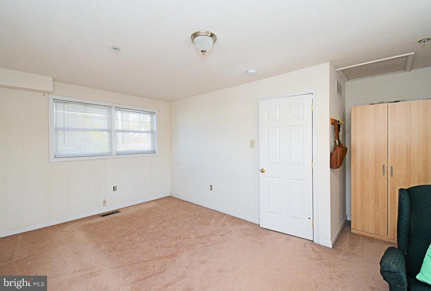 330 Crossfield Road photo 24