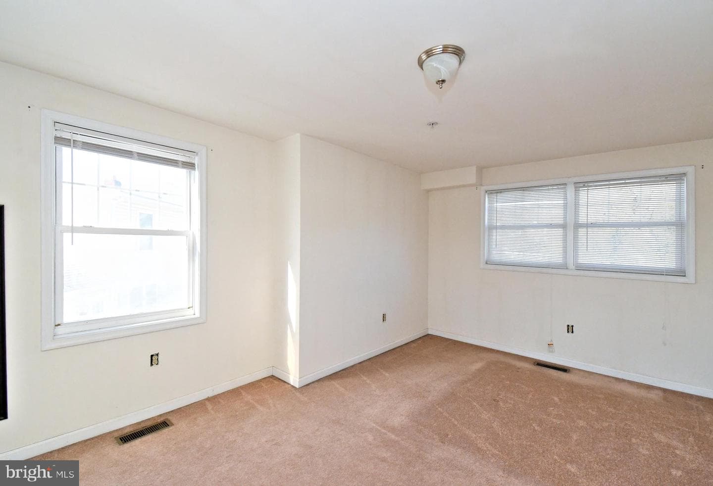 330 Crossfield Road photo 25