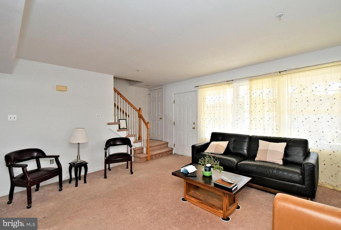 330 Crossfield Road photo 3