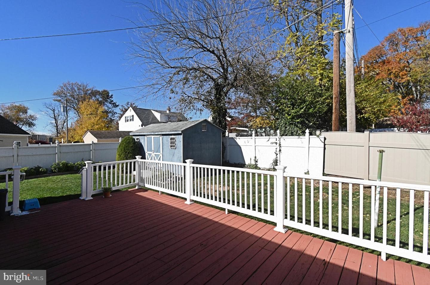 330 Crossfield Road photo 32