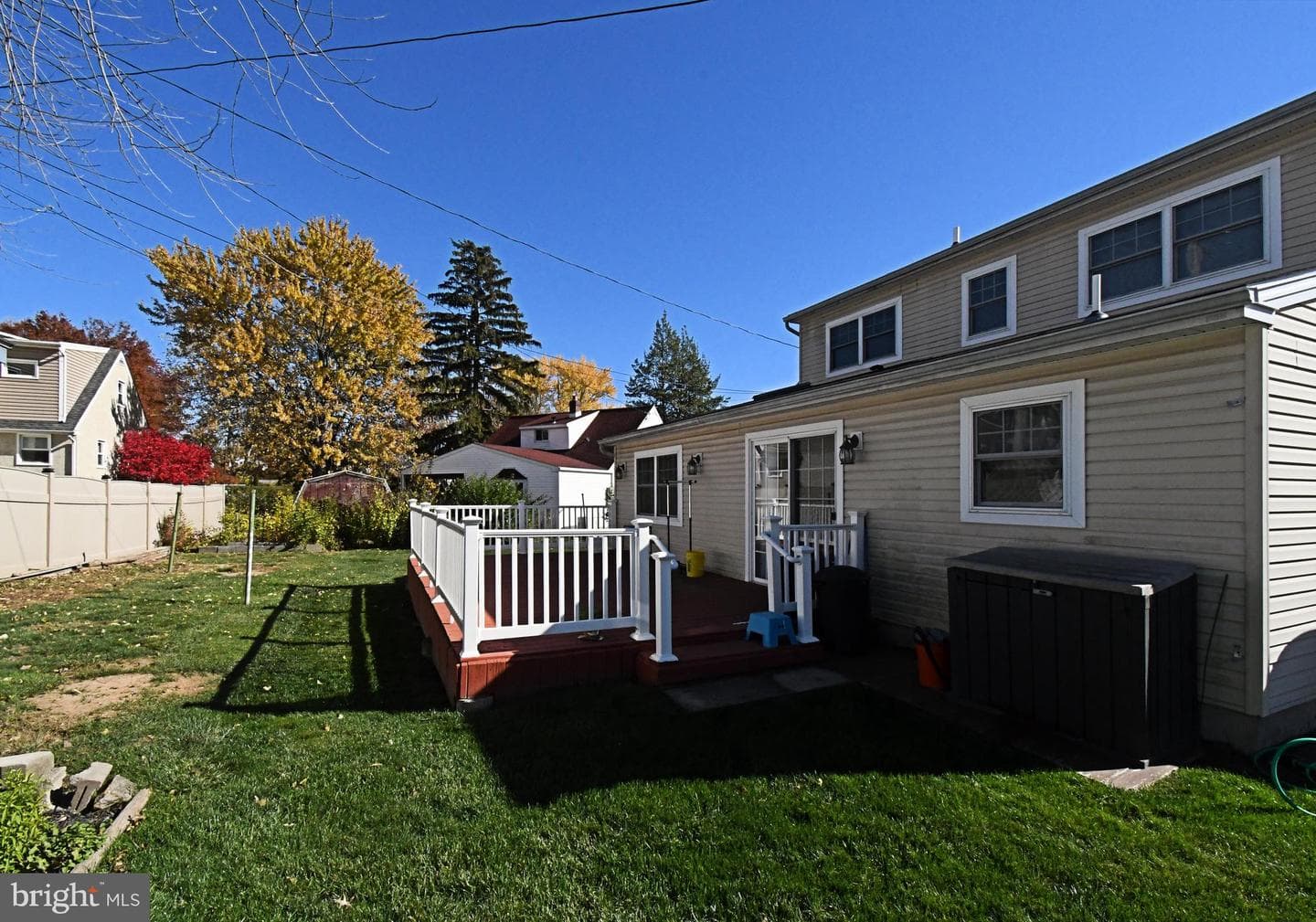 330 Crossfield Road photo 33