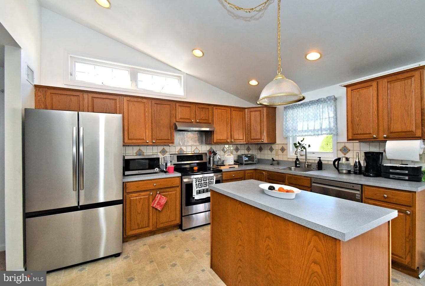 330 Crossfield Road photo 7