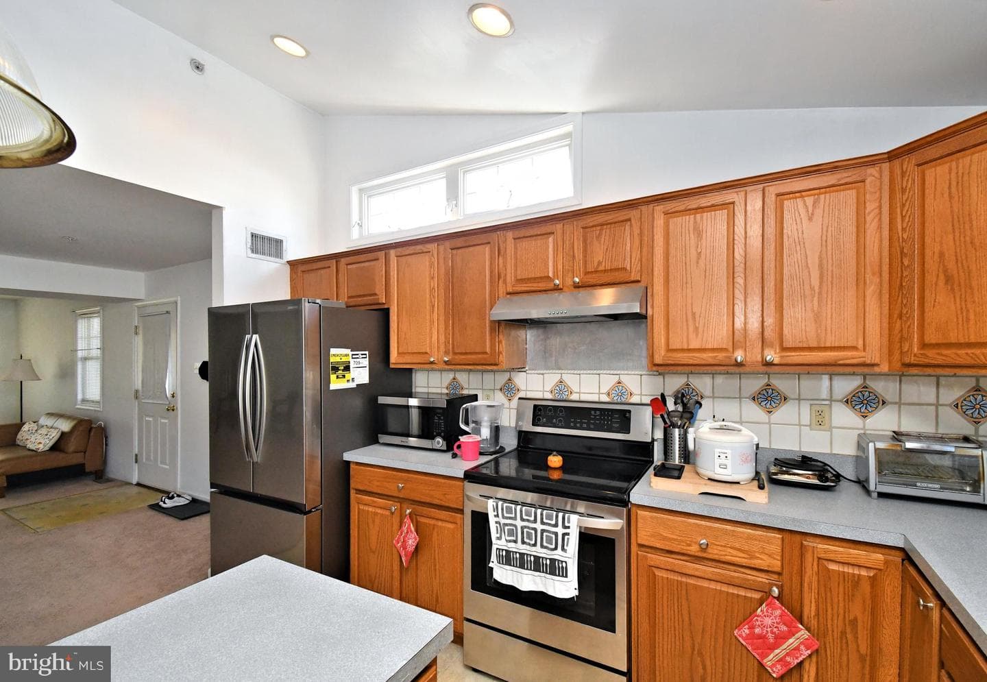 330 Crossfield Road photo 8