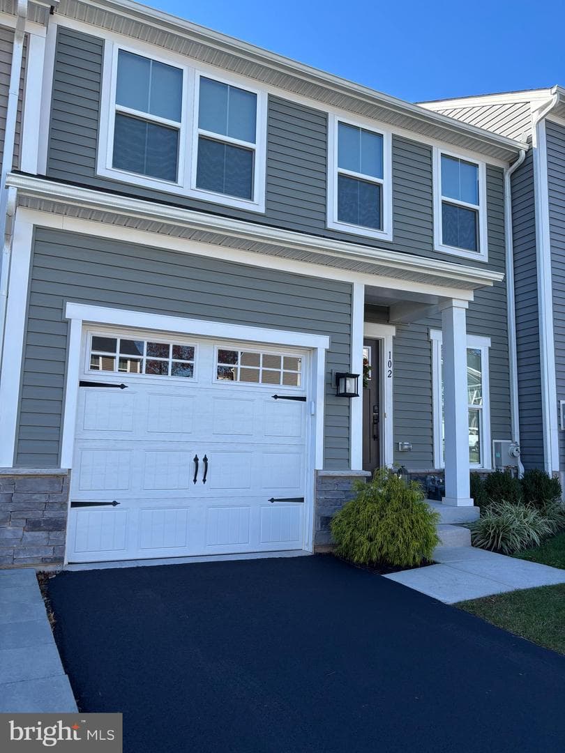 102 Sterling Drive photo 1