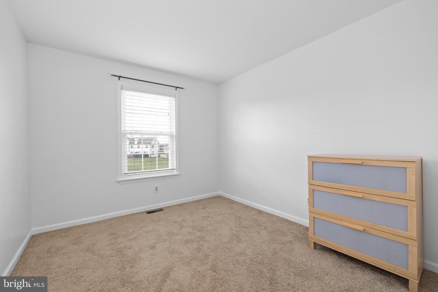 592 Blackmoor Court photo 15