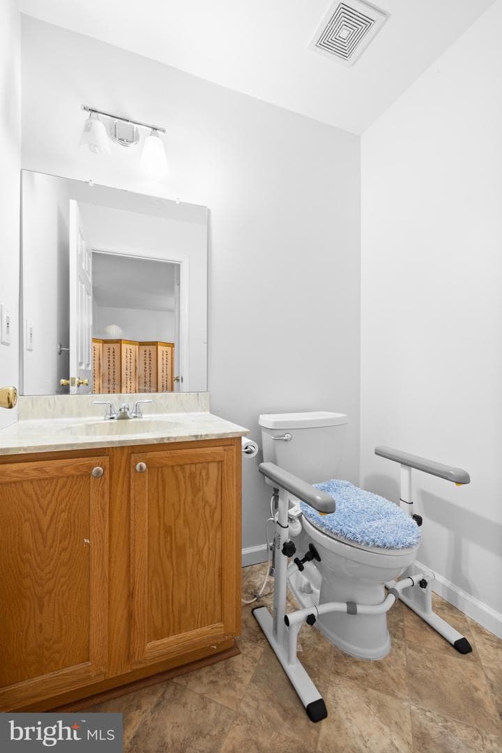 592 Blackmoor Court photo 8