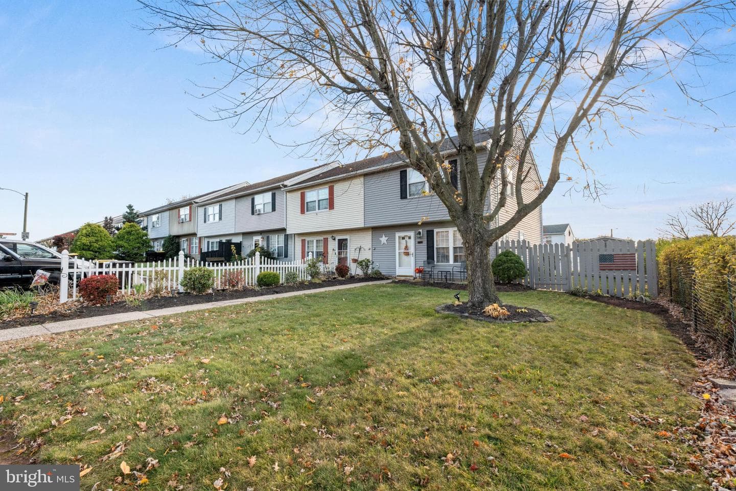548 Blaker Drive photo 2