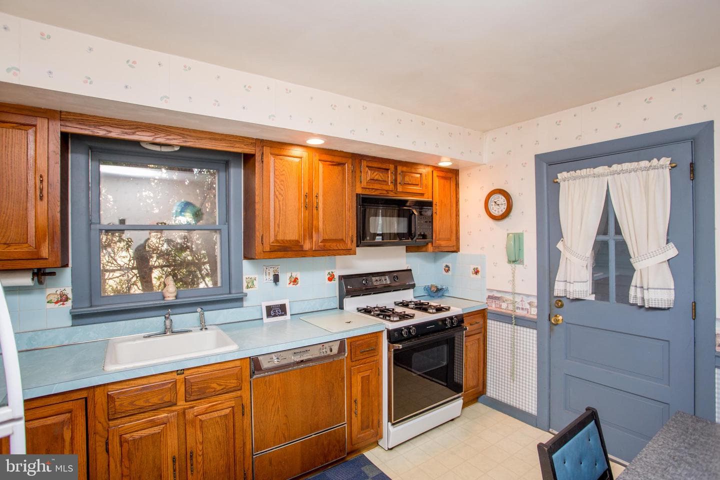 700 Warren Street photo 6