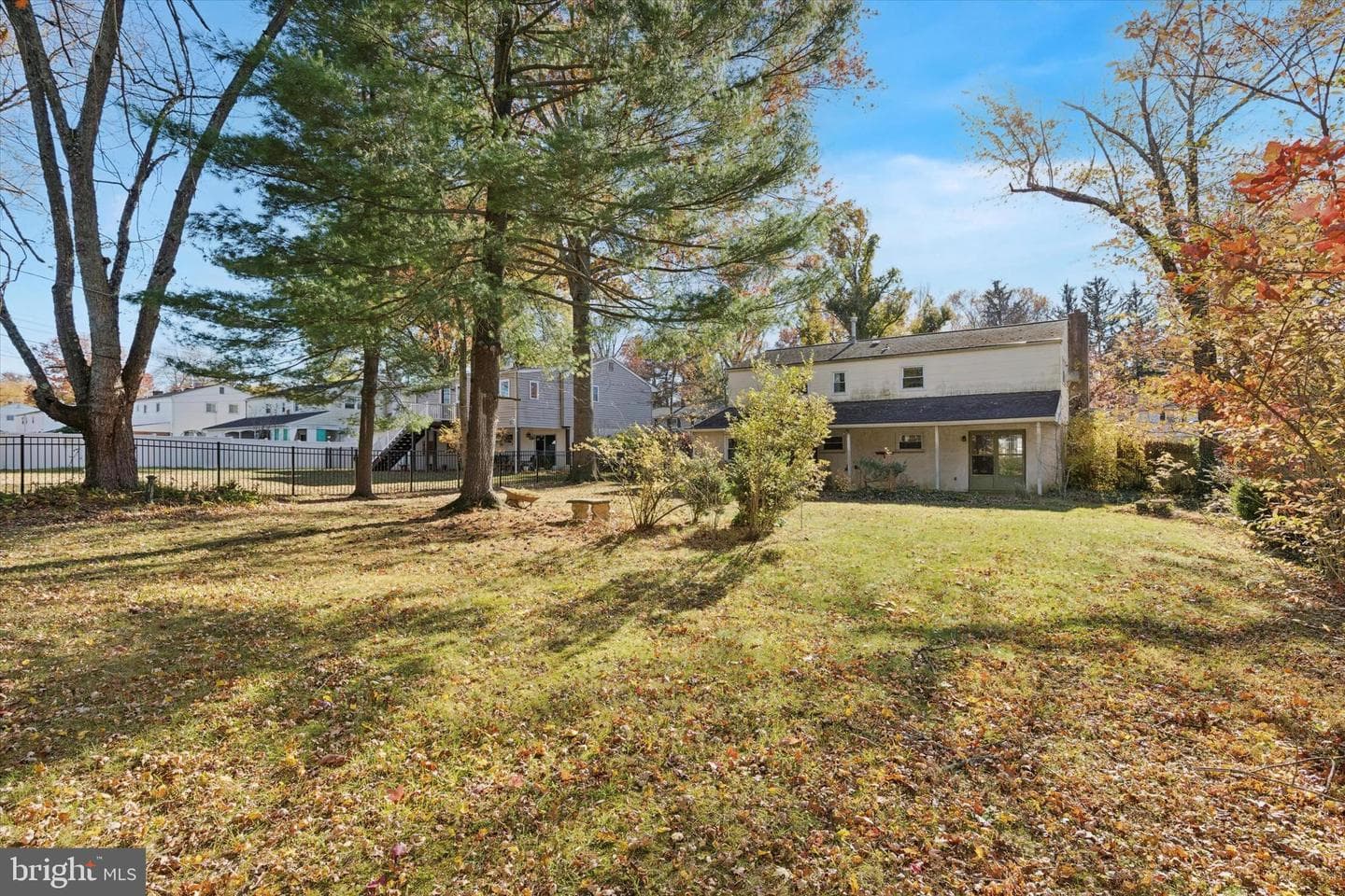 825 Monticello Place photo 28