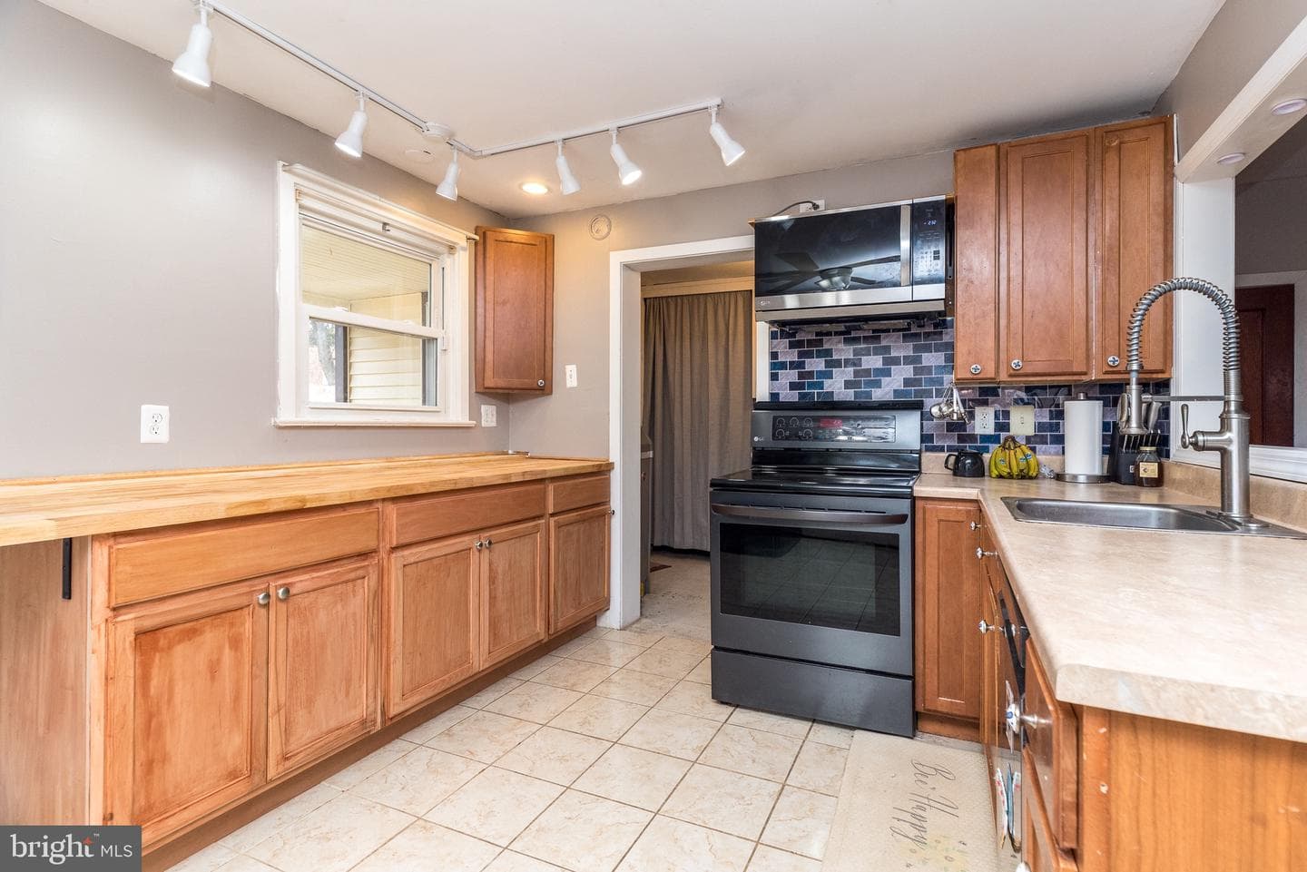 220 Pennbrook Avenue photo 9