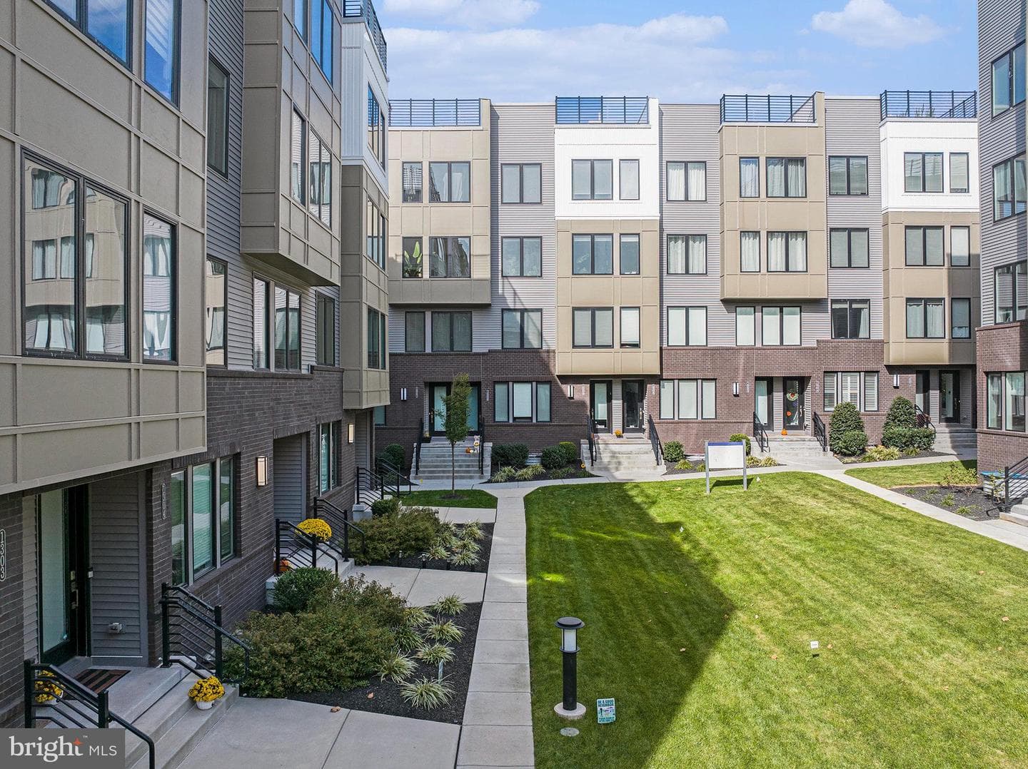 1008 Morton Alley photo 2