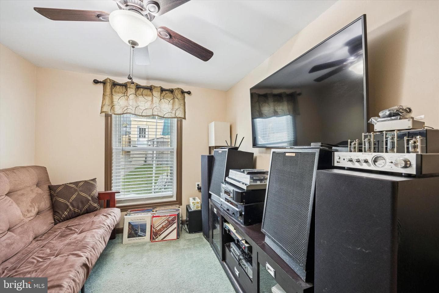 378 E Hector Street photo 17