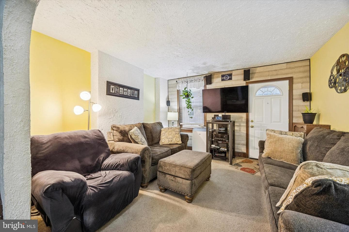 378 E Hector Street photo 4
