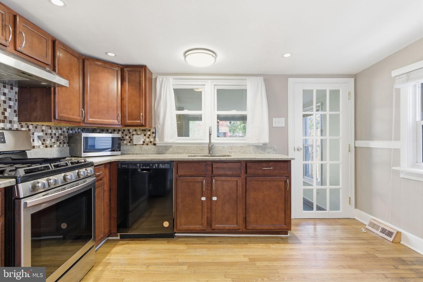 317 Beecher Avenue photo 9