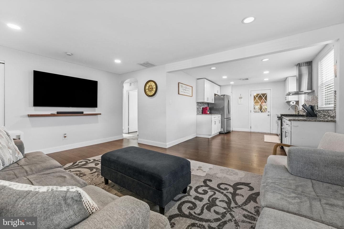 569 Kingwood Road photo 3
