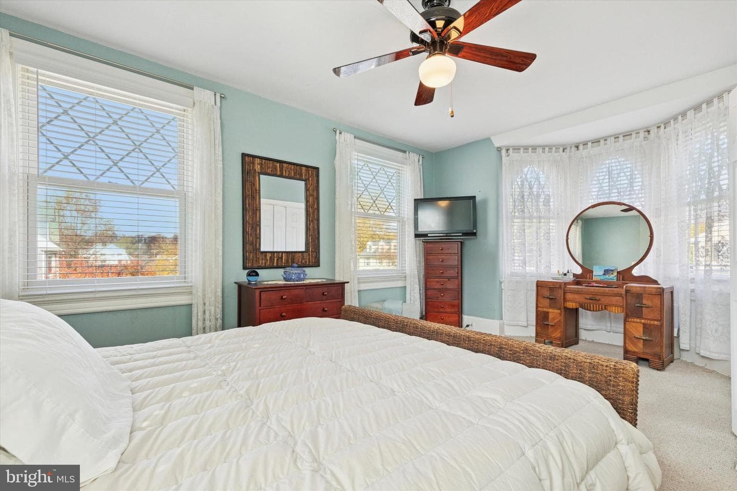 2444 Fairhill Avenue photo 27