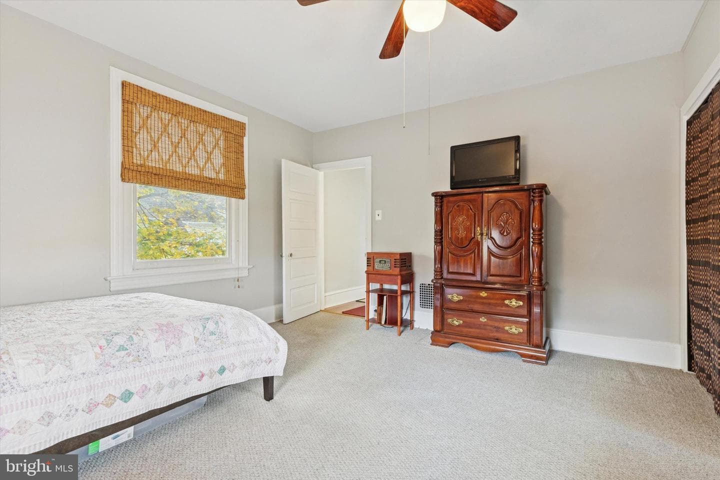 2444 Fairhill Avenue photo 31