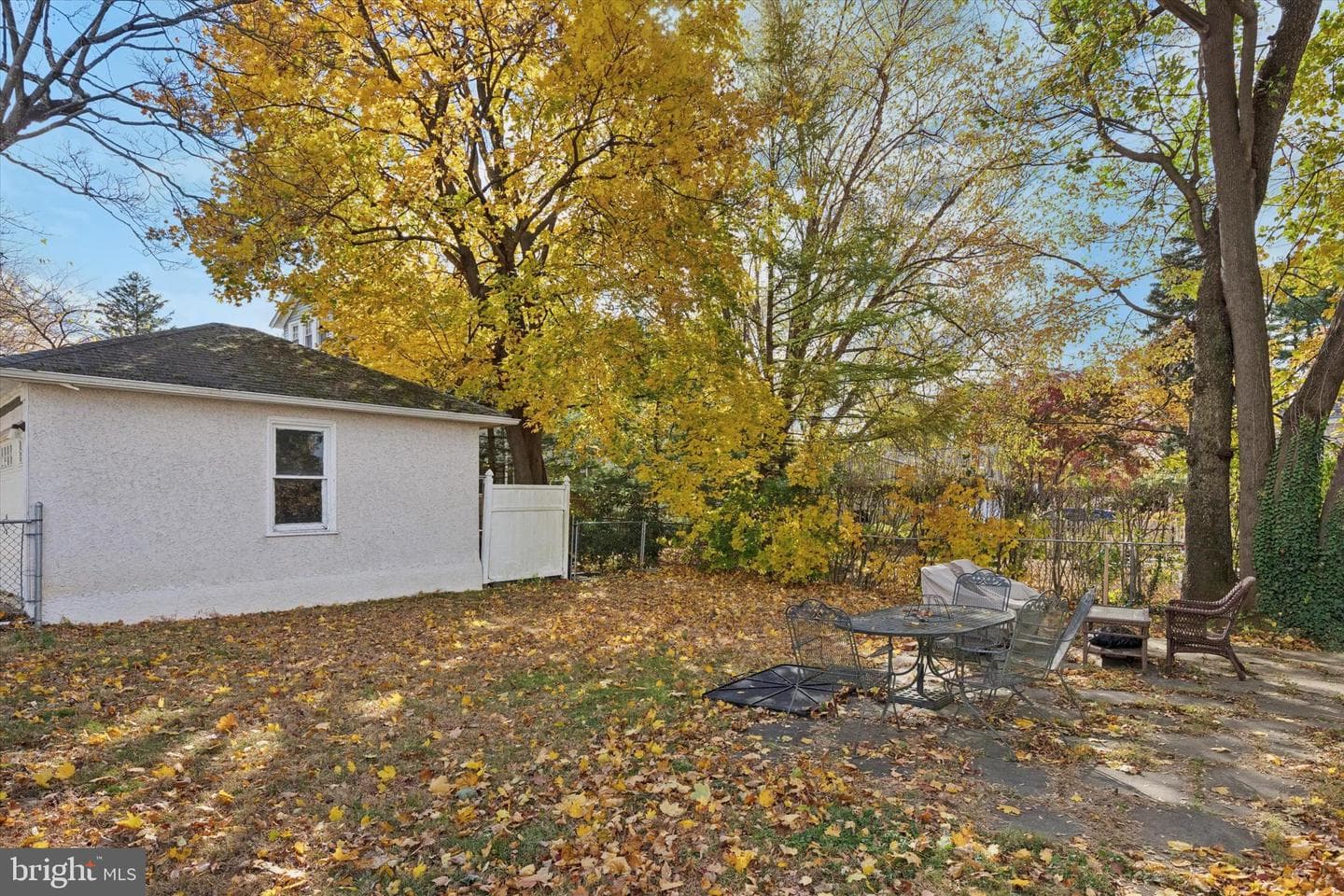 2444 Fairhill Avenue photo 47