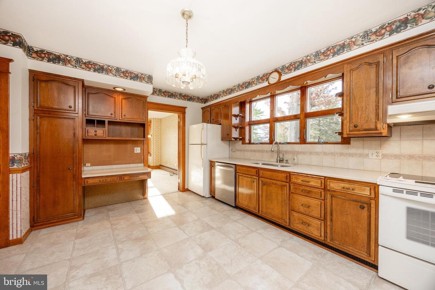 323 Broad Street photo 16