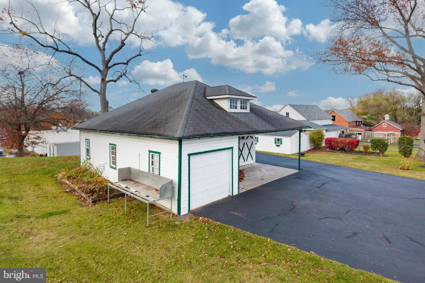 323 Broad Street photo 4