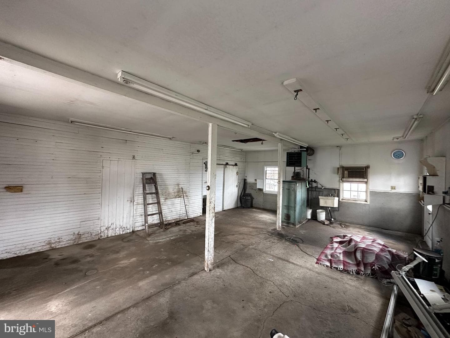 323 Broad Street photo 45