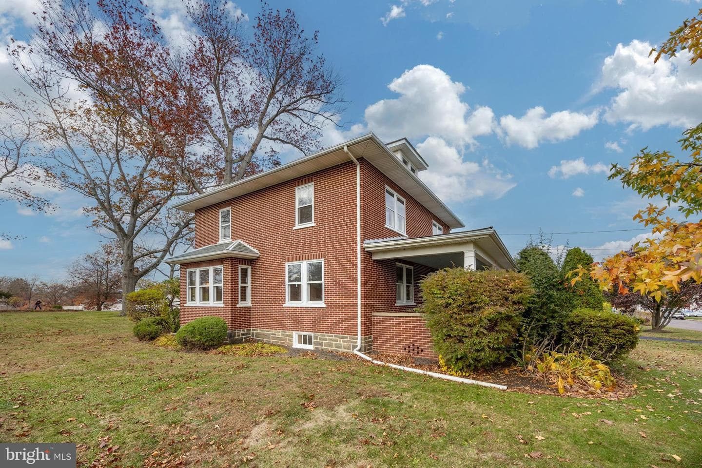 323 Broad Street photo 8