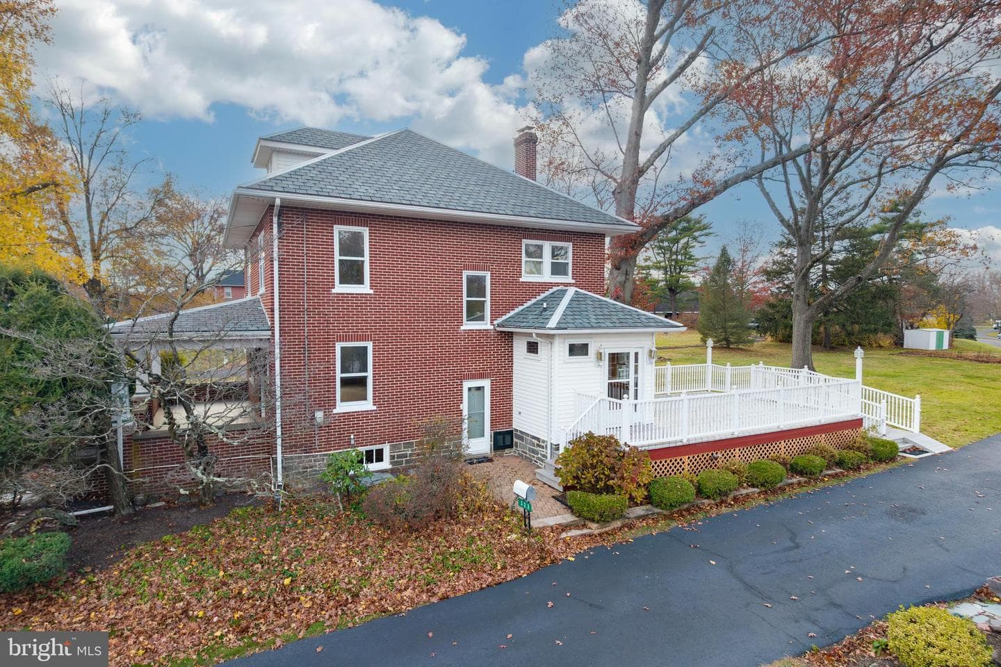 323 Broad Street photo 9