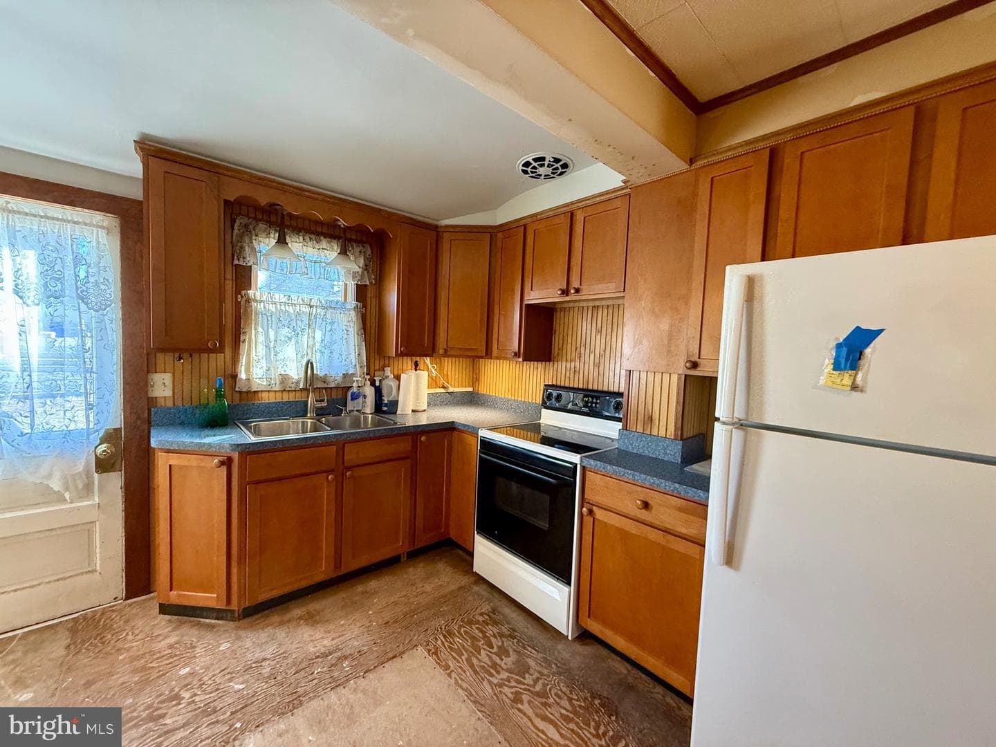 662 Spruce Street photo 6