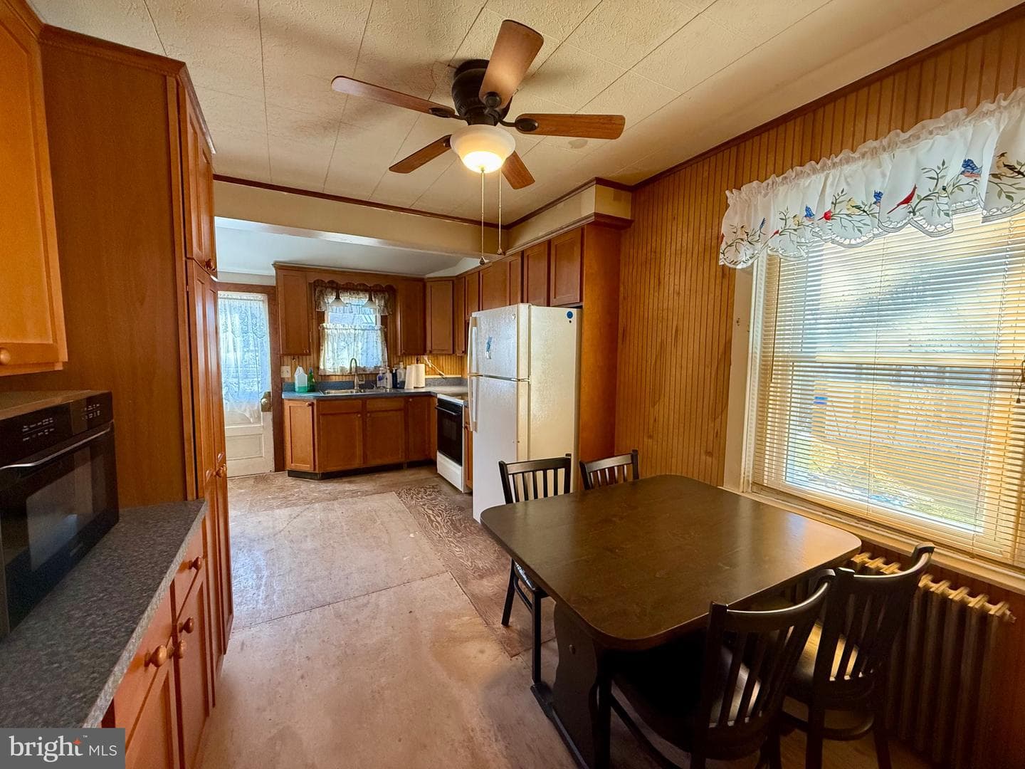 662 Spruce Street photo 9