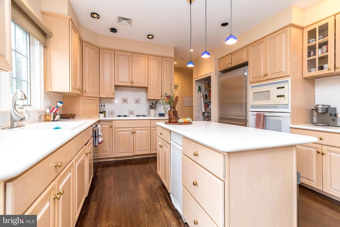 926 Manor Avenue photo 14