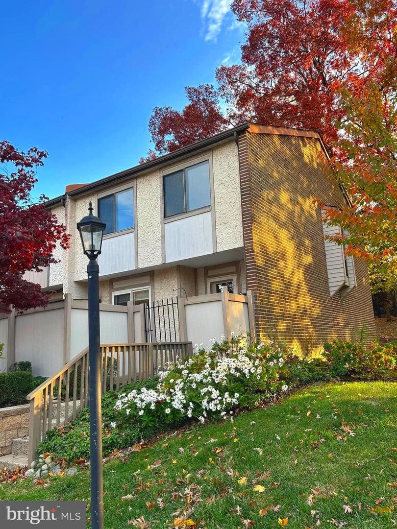 906 Bismark Way photo 3