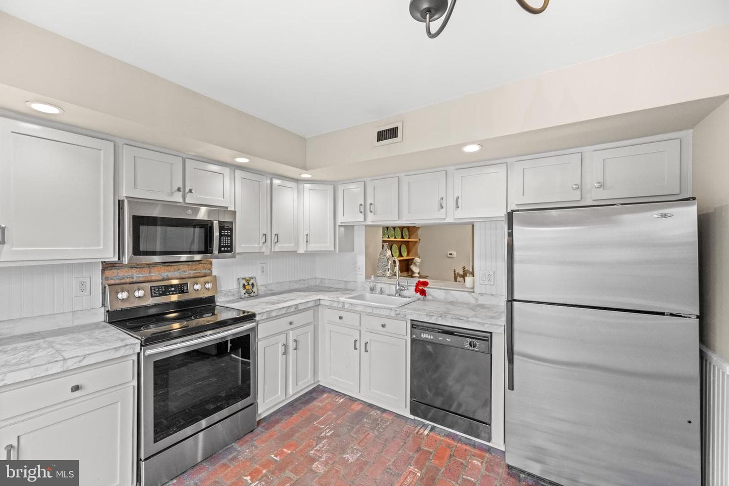 906 Bismark Way photo 8
