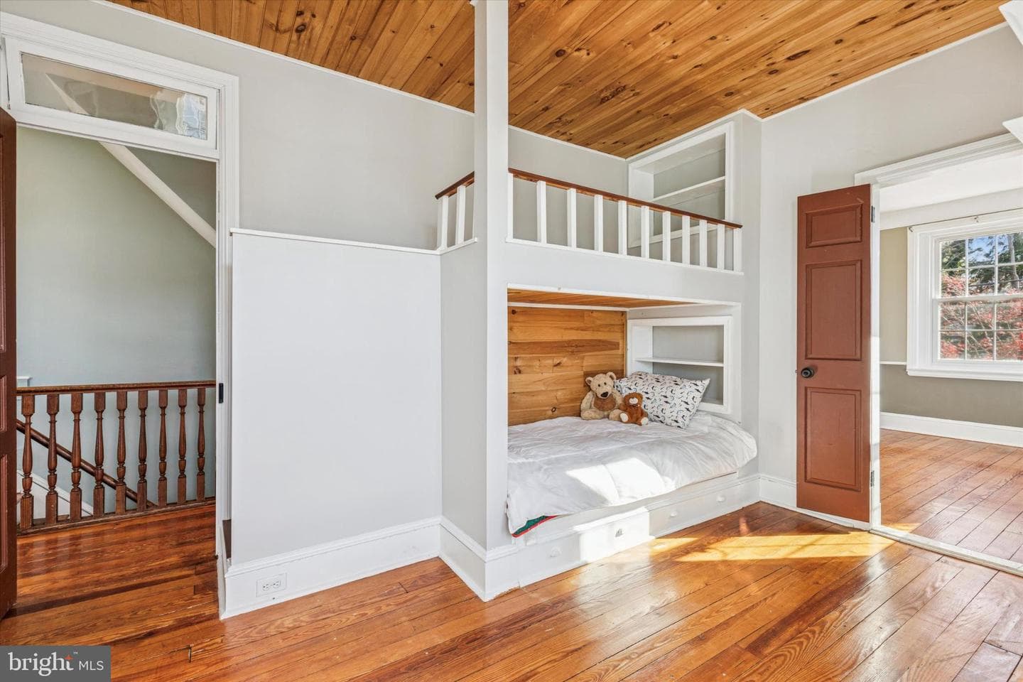 138 W Walnut Street photo 11