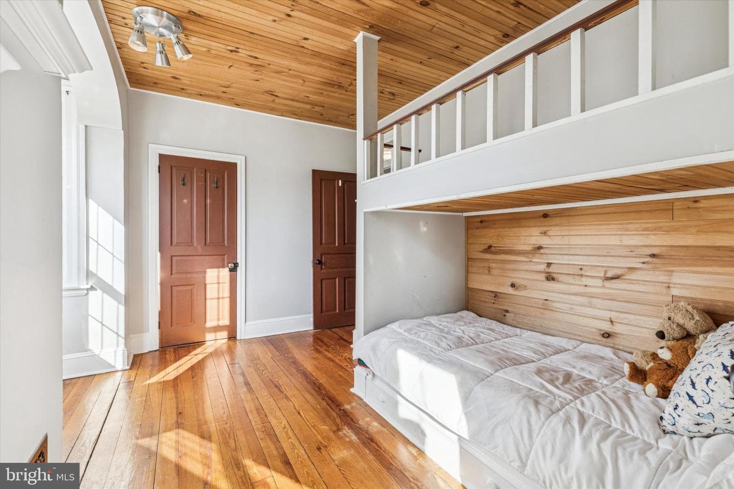 138 W Walnut Street photo 12