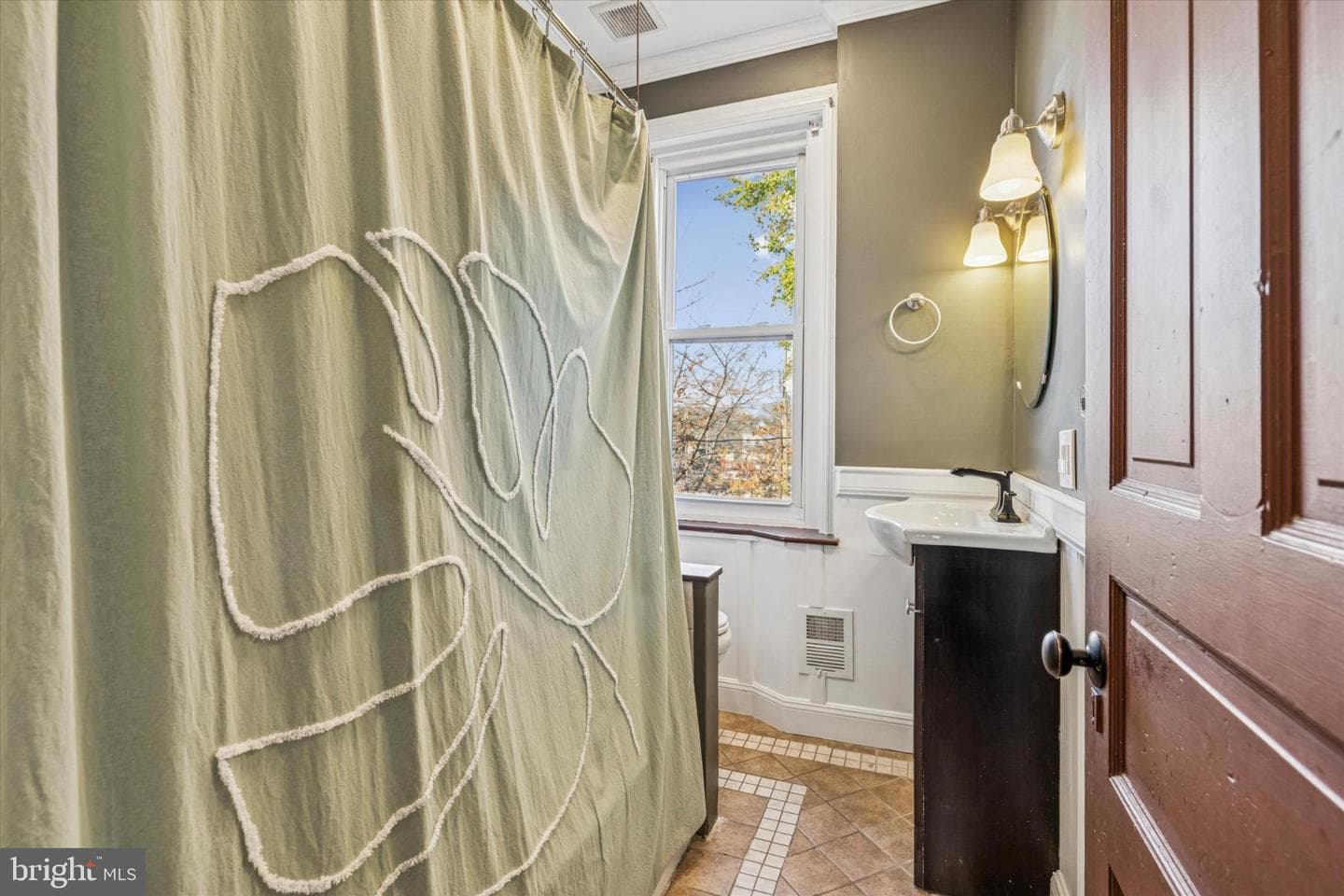 138 W Walnut Street photo 15