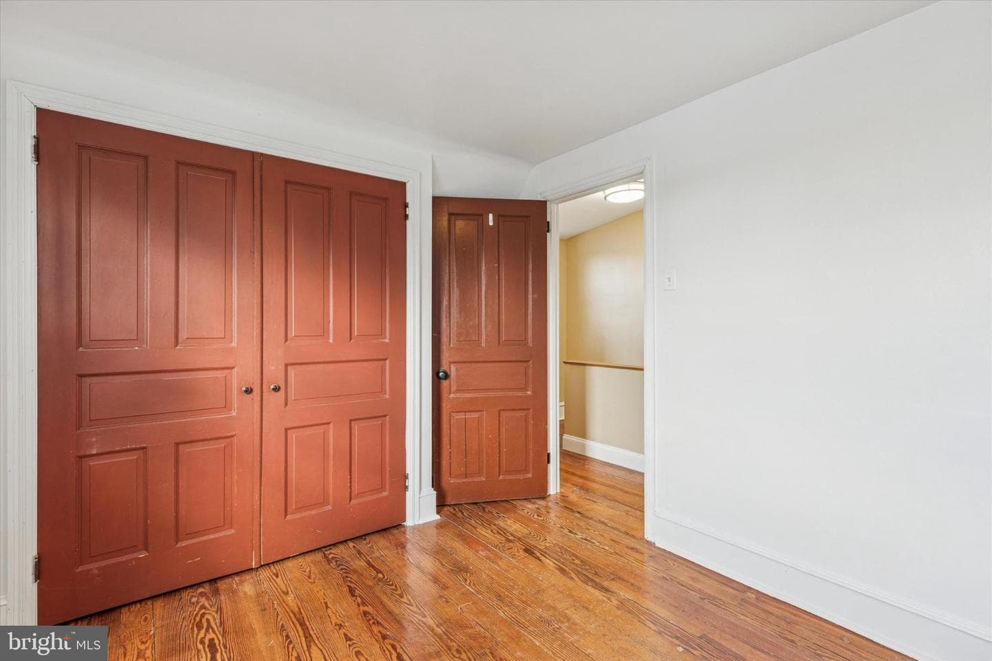 138 W Walnut Street photo 18