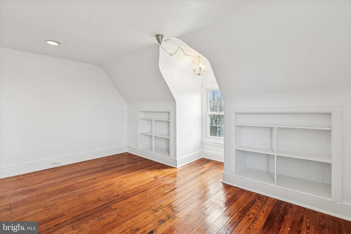 138 W Walnut Street photo 19