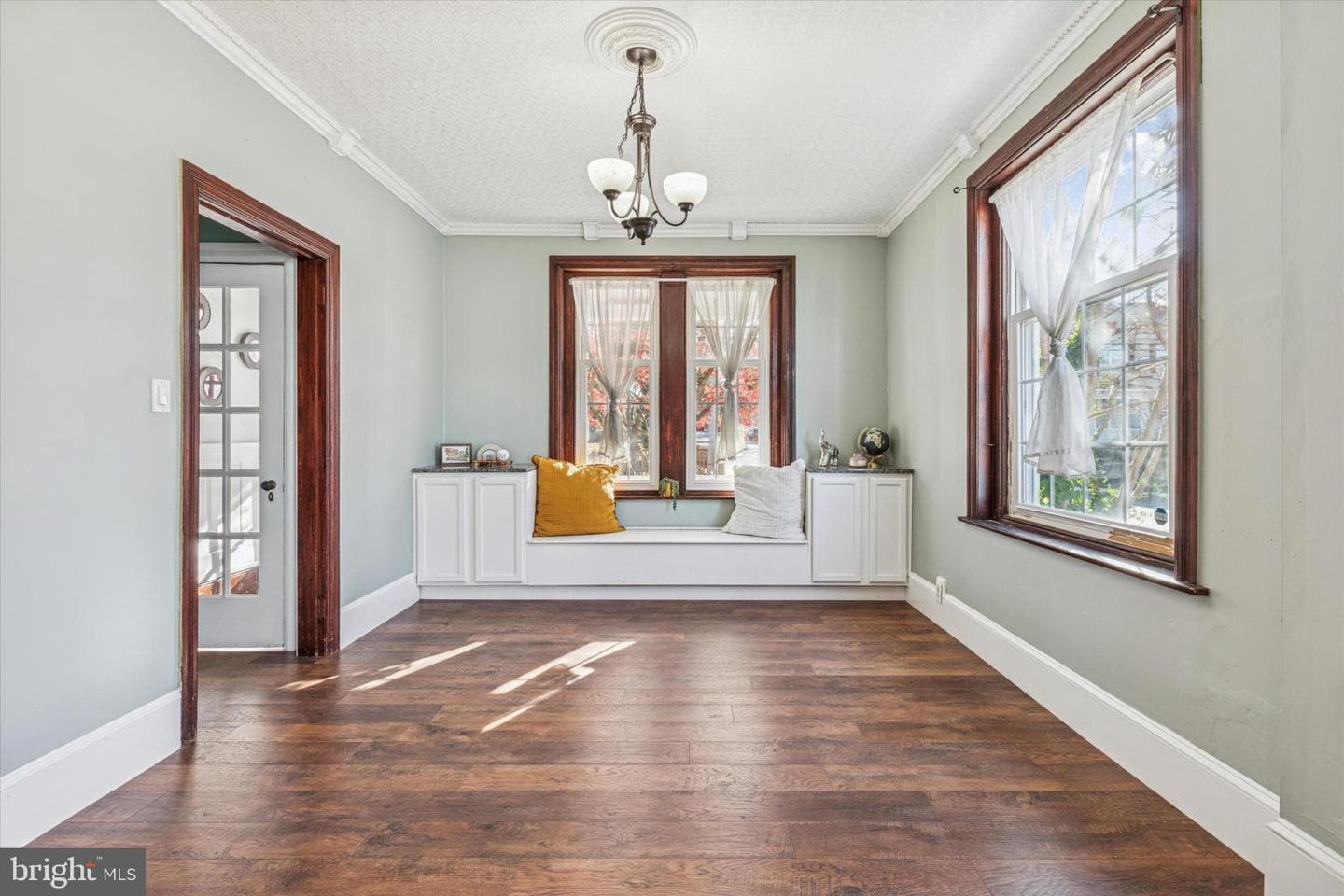138 W Walnut Street photo 4