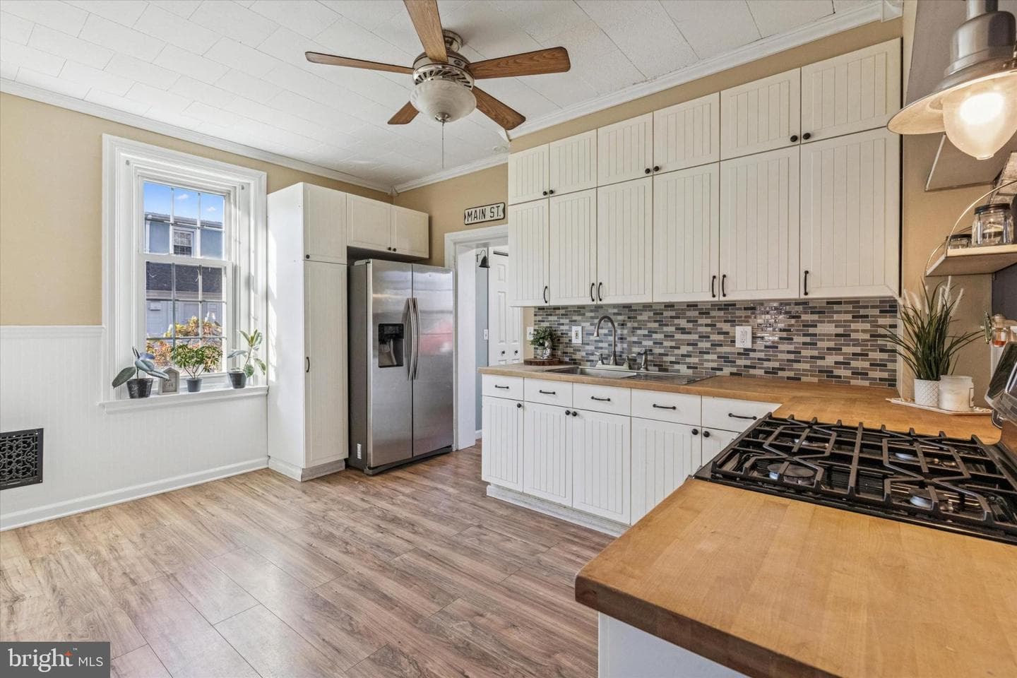 138 W Walnut Street photo 8