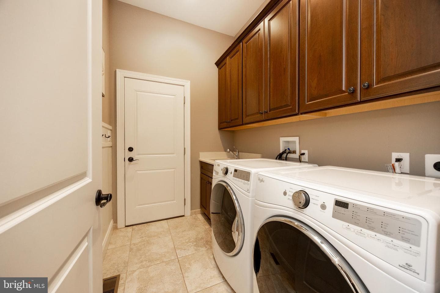 105 Magnolia Street photo 9