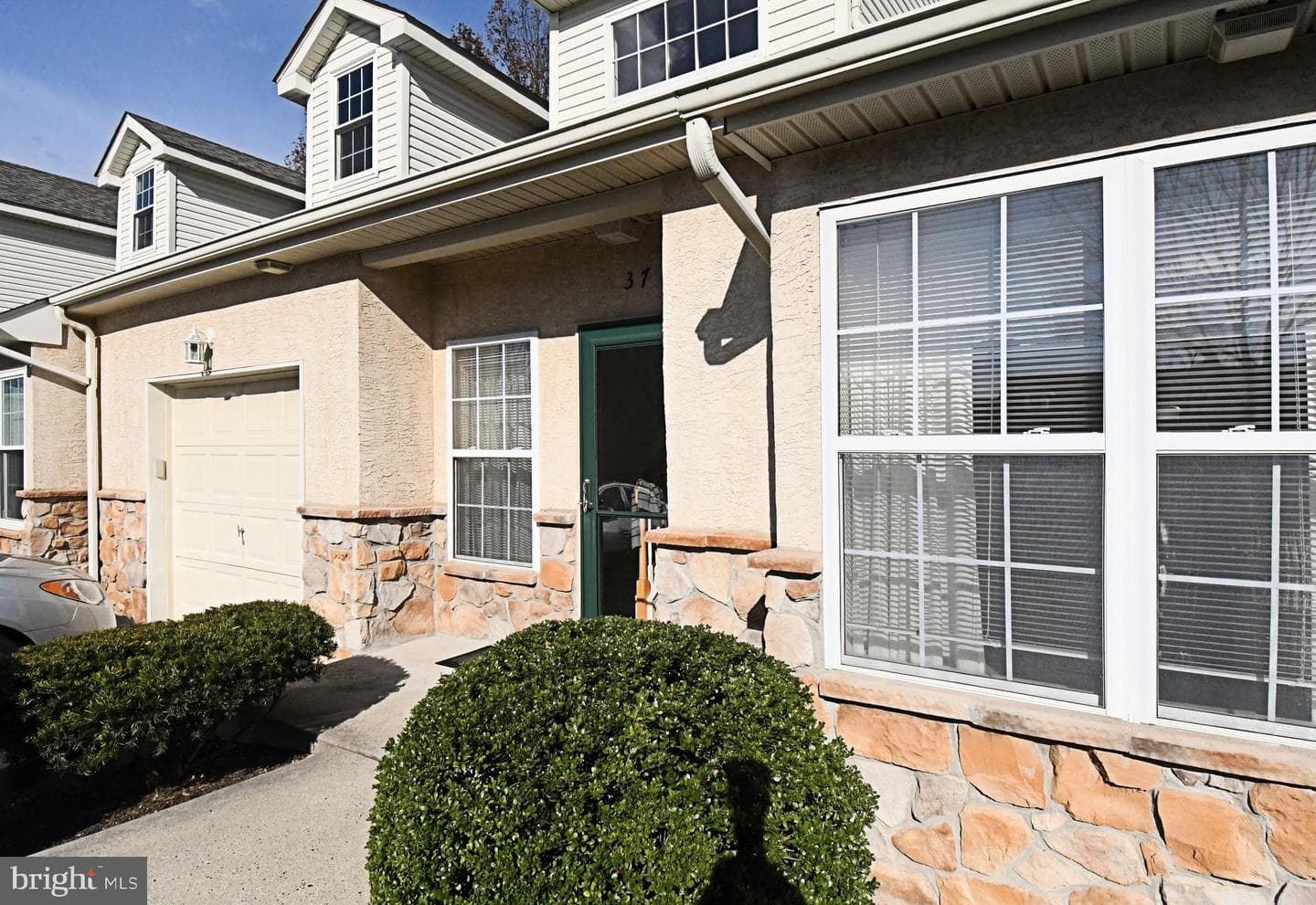 37 Stuart Dr photo 3
