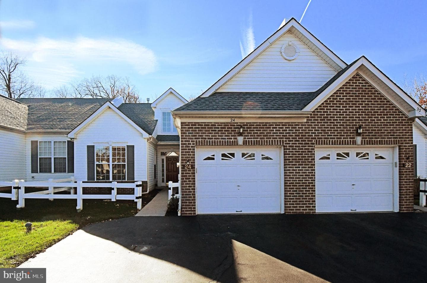 24 Newbury Way photo 1